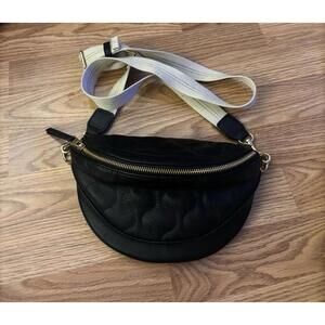 Universal Thread Black Crossbody Bag